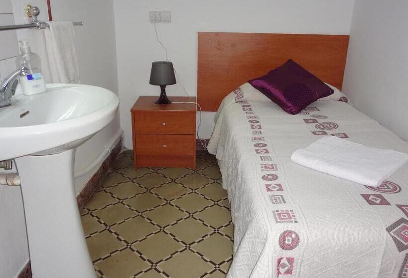 Номер Стандарт Индивидуальный Совместная Ванная, Hostal Sant Carlo