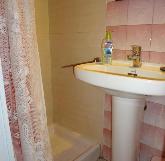 اتاق استاندارد یک تخته با سرویس بهداشتی مشترک, Hostal Sant Carlo