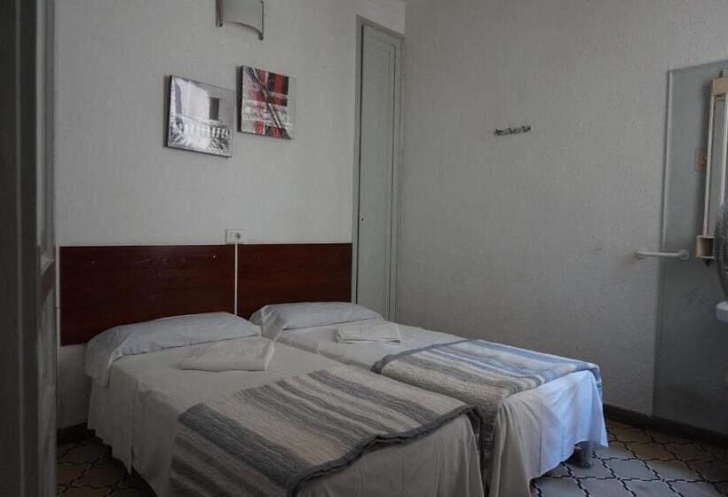 اتاق استاندارد با سرویس بهداشتی مشترک, Hostal Sant Carlo