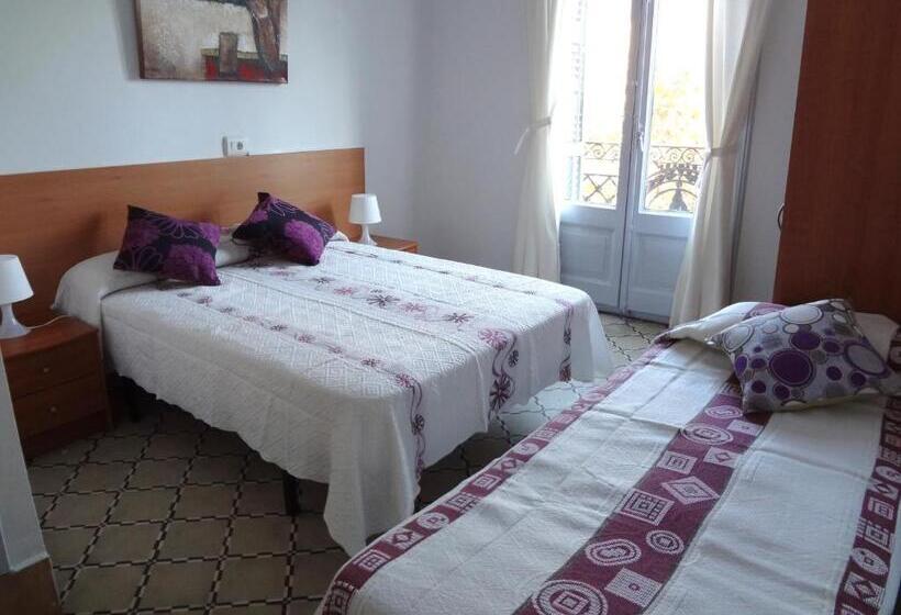 اتاق استاندارد سه نفره, Hostal Sant Carlo