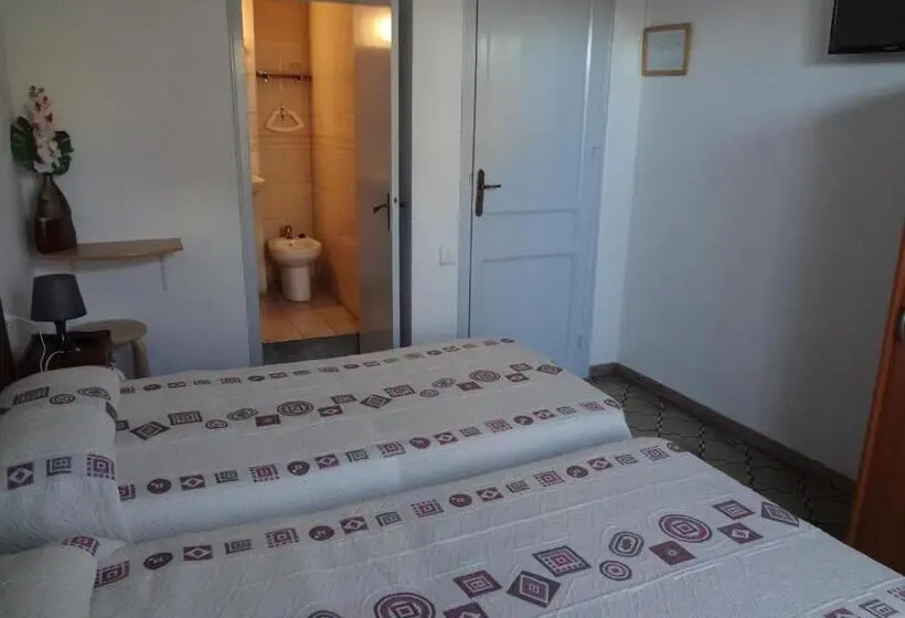 اتاق استاندارد سه نفره, Hostal Sant Carlo