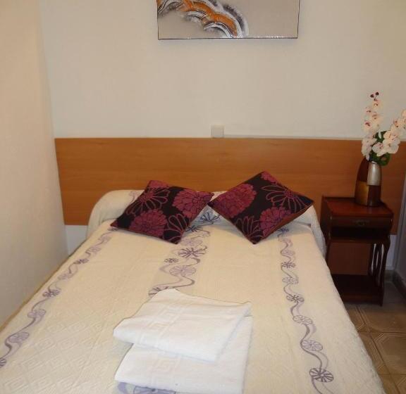 اتاق اکونومی, Hostal Sant Carlo