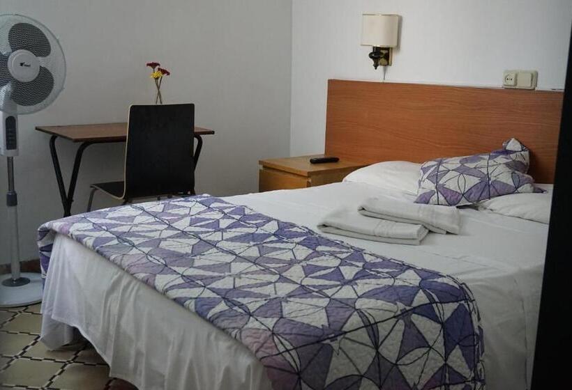 اتاق استاندارد با سرویس بهداشتی مشترک, Hostal Sant Carlo