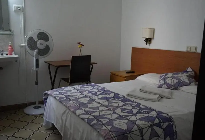 اتاق استاندارد با سرویس بهداشتی مشترک, Hostal Sant Carlo