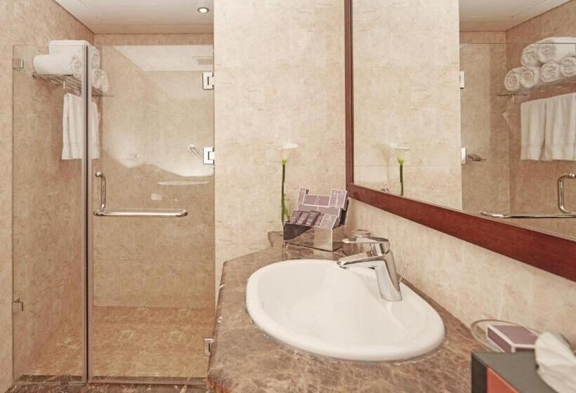 行政三人间, Dallah Taibah