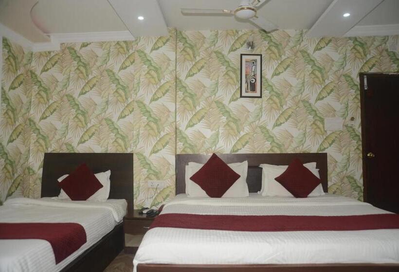 اتاق لوکس سه تخته, Florence Continental Udaipur