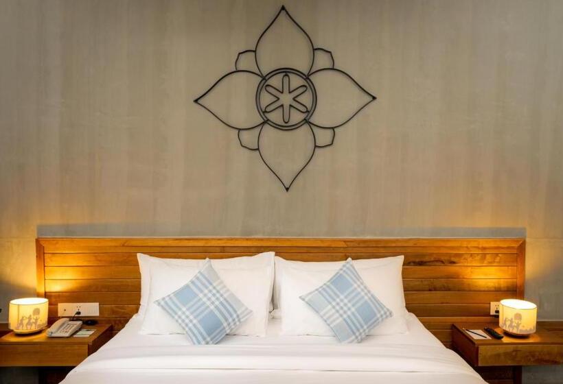 اتاق لوکس با چشم‌انداز استخر, Phka Chan