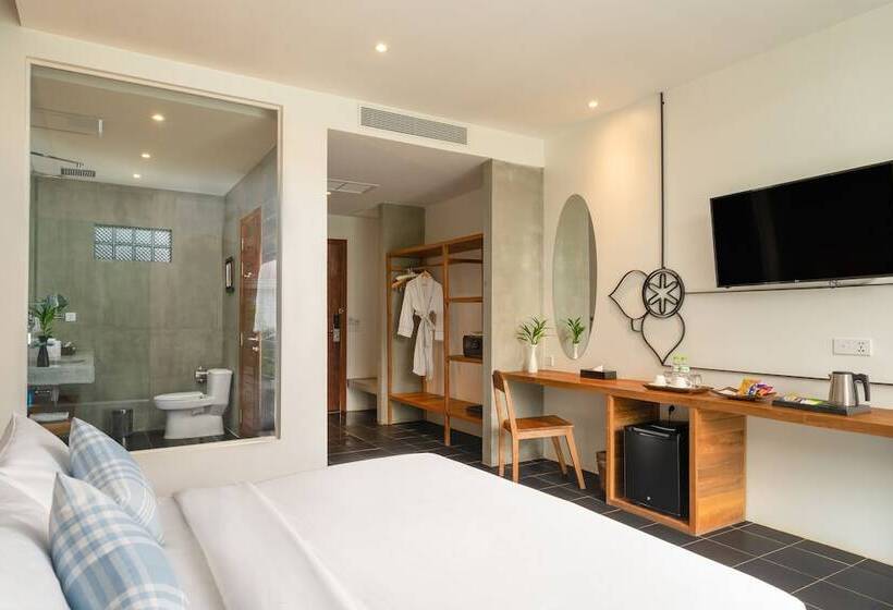 اتاق لوکس با چشم‌انداز استخر, Phka Chan