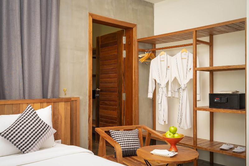 اتاق لوکس با چشم‌انداز استخر, Phka Chan