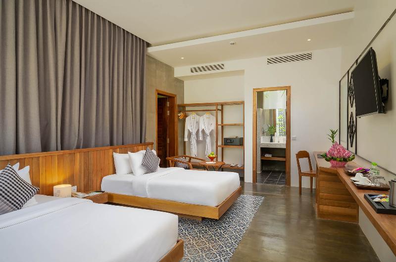 اتاق لوکس با چشم‌انداز استخر, Phka Chan