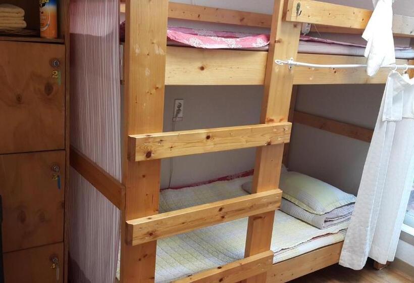 Кровать в Общей Комнате, Bangdigareum B&b