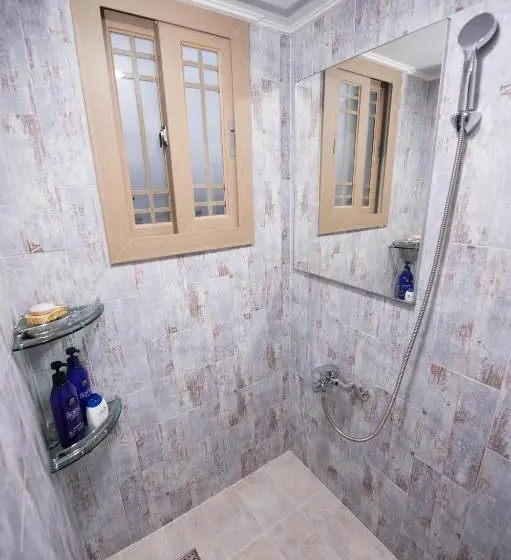 Vuode Makuusalissa, Bangdigareum B&b