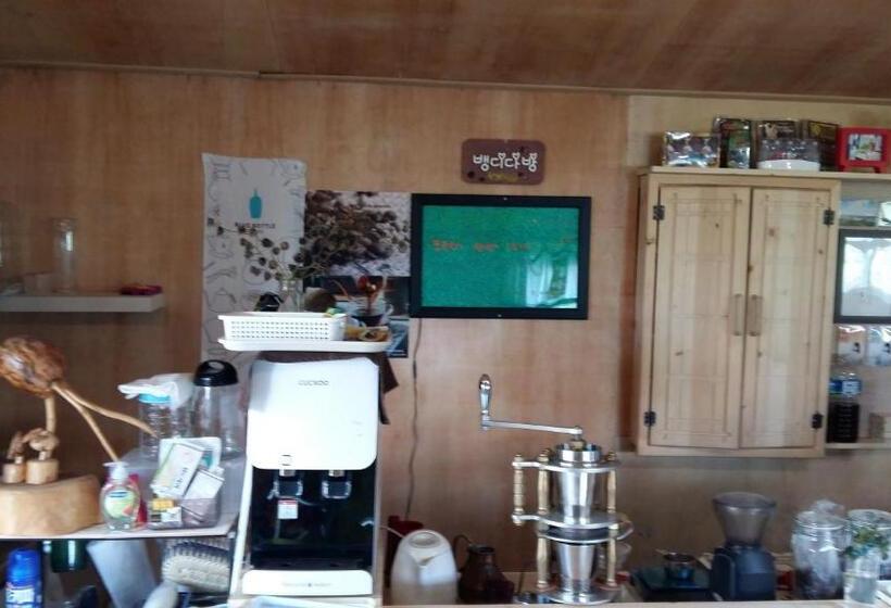 Кровать в Общей Комнате, Bangdigareum B&b