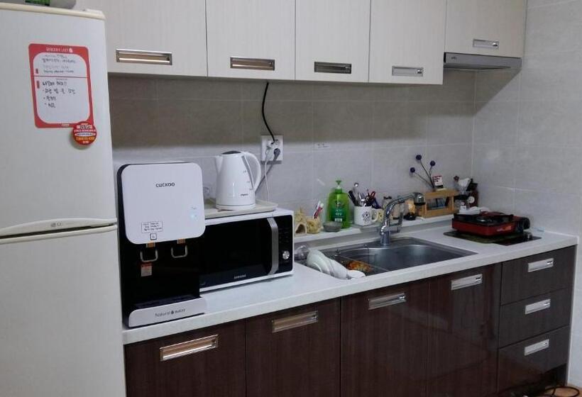 Кровать в Общей Комнате, Bangdigareum B&b