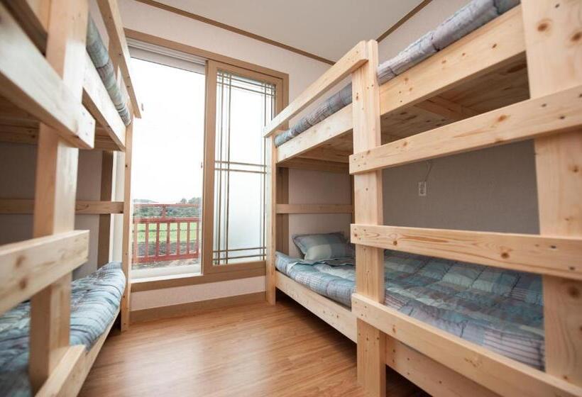 Кровать в Общей Комнате, Bangdigareum B&b