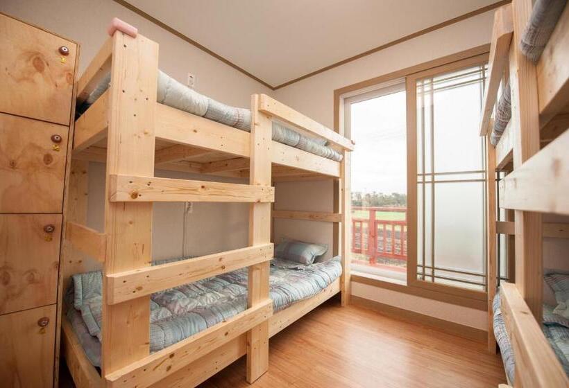 Кровать в Общей Комнате, Bangdigareum B&b