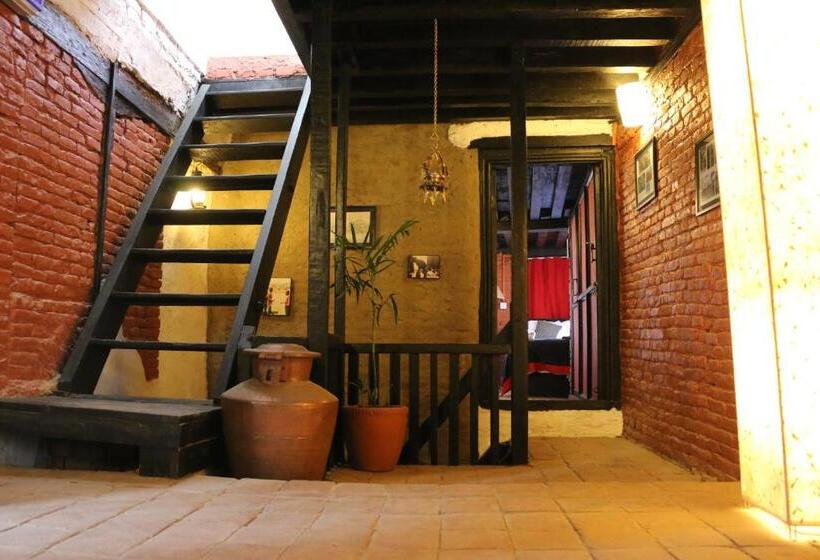 اتاق لوکس با تخت بزرگ, Hira Guest House