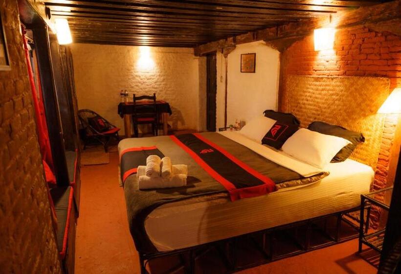 اتاق لوکس با تخت بزرگ, Hira Guest House