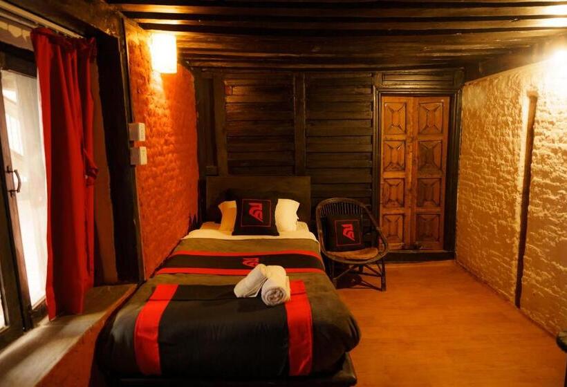 اتاق لوکس سه تخته, Hira Guest House