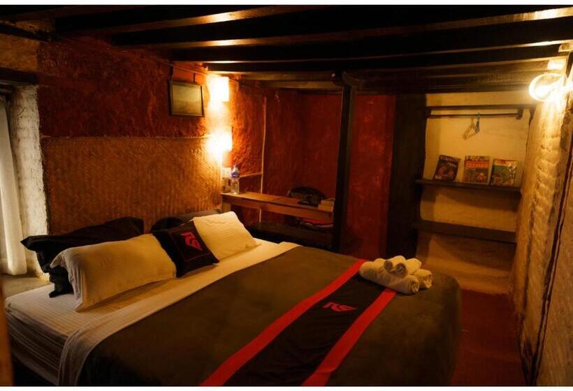 اتاق لوکس سه تخته, Hira Guest House