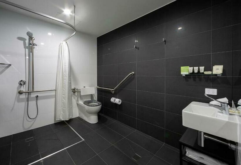 דירת משפחה, The Sebel Canberra Civic