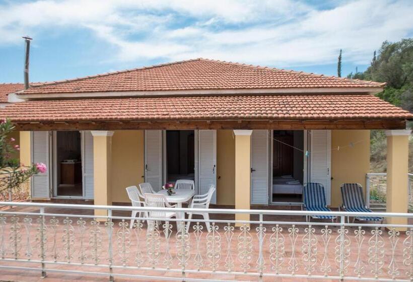 آپارتمان 1 خوابه, Elias & Vasili House