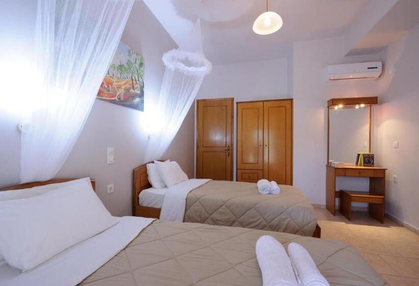 آپارتمان 1 خوابه, Elias & Vasili House