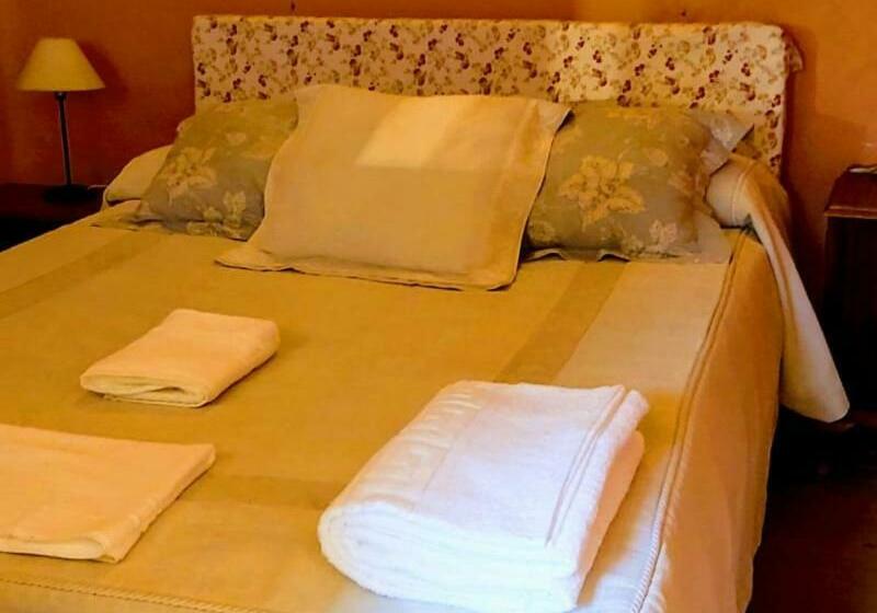 شقة غرفة واحدة, Hospederia Tia Maria