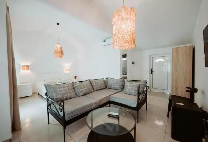سوئیت جونیور با چشم‌انداز باغ, Drymades Bungalows Adults Only