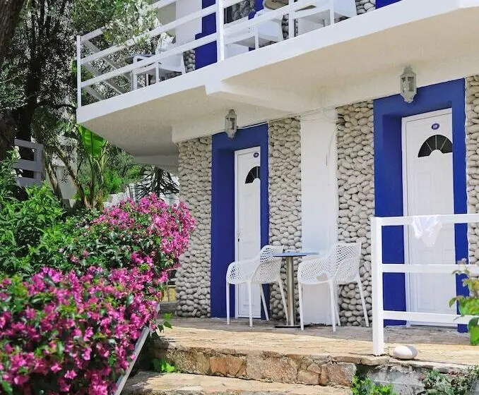 اتاق استاندارد چهار تخته, Drymades Bungalows Adults Only
