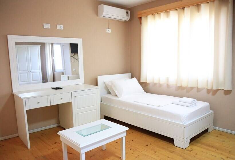 اتاق استاندارد سه نفره, Drymades Bungalows Adults Only