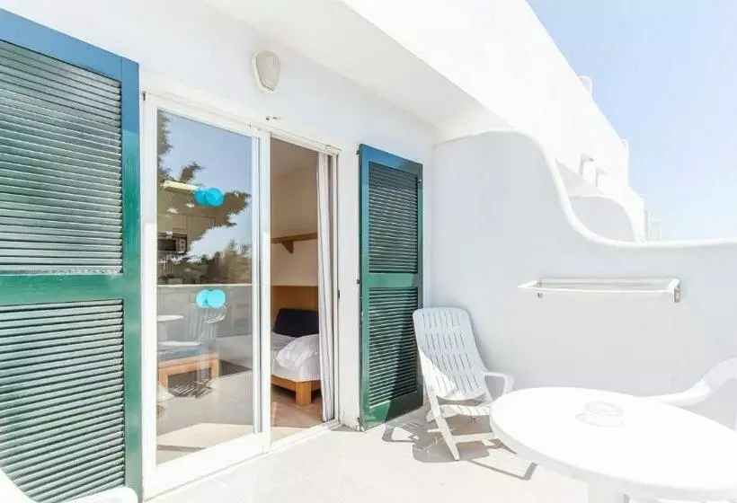 استودیوی استاندارد, Bluesea Club Martha's