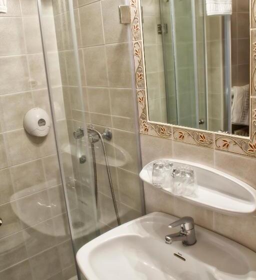 标准三人间, Alojamiento Covadonga