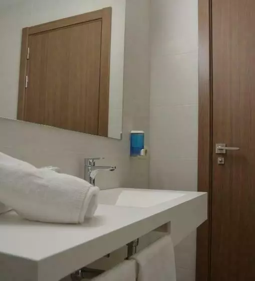 3-Bett-Standardzimmer, Alone