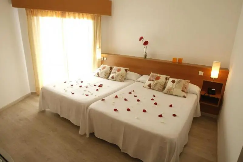 4 Bett Standardzimmer, Alone