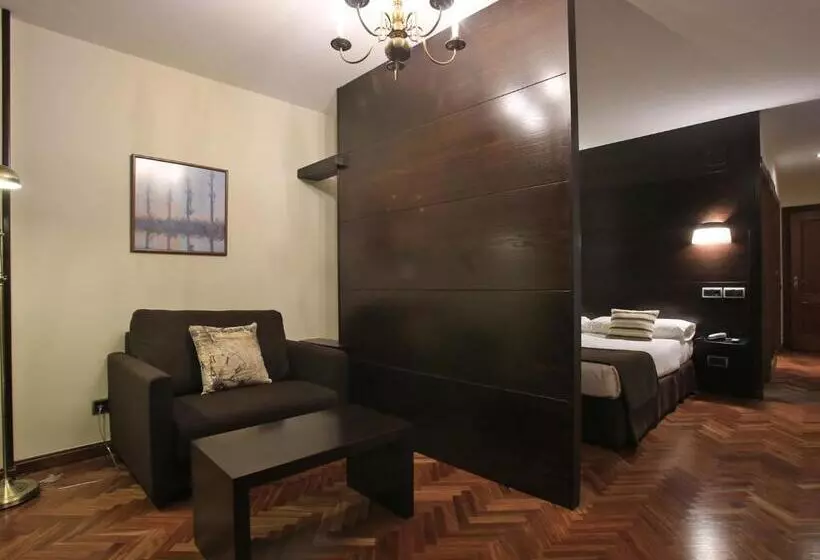 اتاق استاندارد سه نفره, Arcea La Arquera