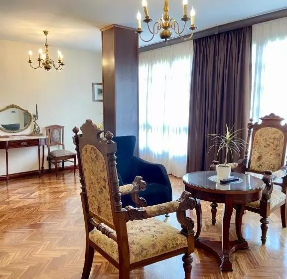 اتاق استاندارد, Arcea La Arquera