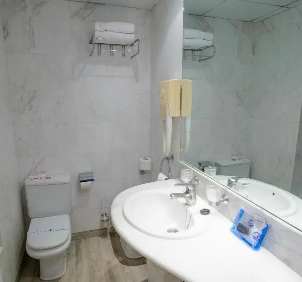 Habitación Estándar con Balcón, Avenida