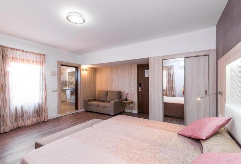 Полулюкс с Балконом, Baviera