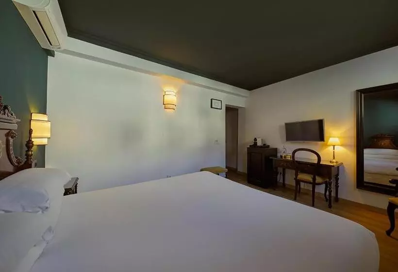 Chambre Standard, Born