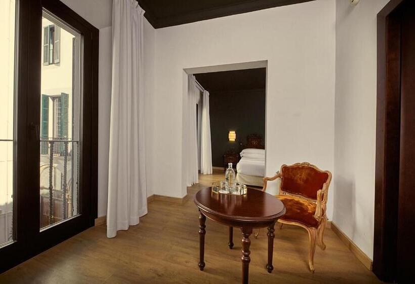 اتاق سوپریور, Born