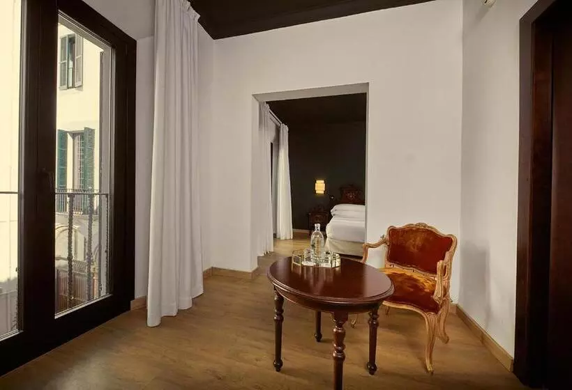 Chambre Supérieure, Born