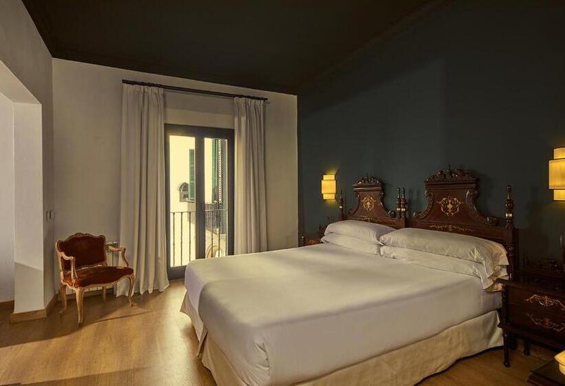 اتاق سوپریور, Born