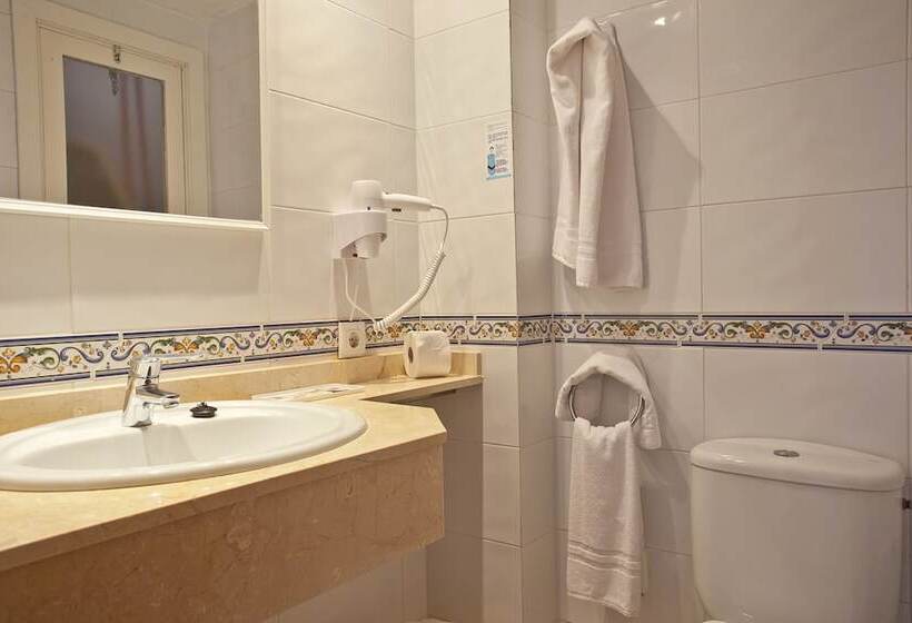 اتاق استاندارد با چشم‌انداز دریا, Cabot Cala Ferrera