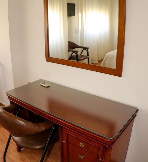 غرفة قياسية, Cardinal