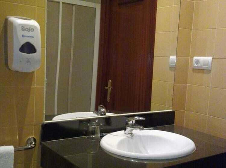 اتاق استاندارد یک نفره, Cervantes