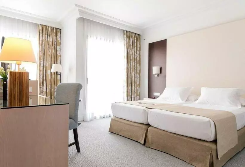 اتاق سه نفره دلوکس با چشم‌انداز دریا, Gpro Valparaiso Palace & Spa