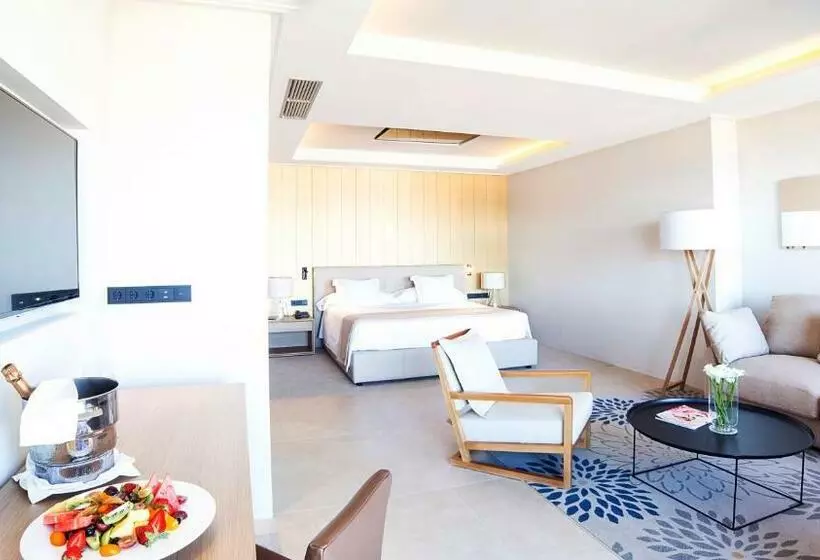 سوییت جونیور, Gpro Valparaiso Palace & Spa