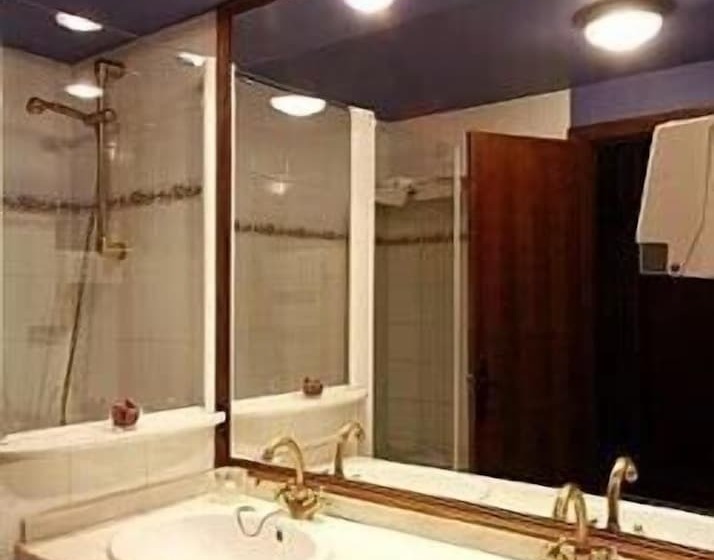 غرفة قياسية ثلاثية, La Rectoral