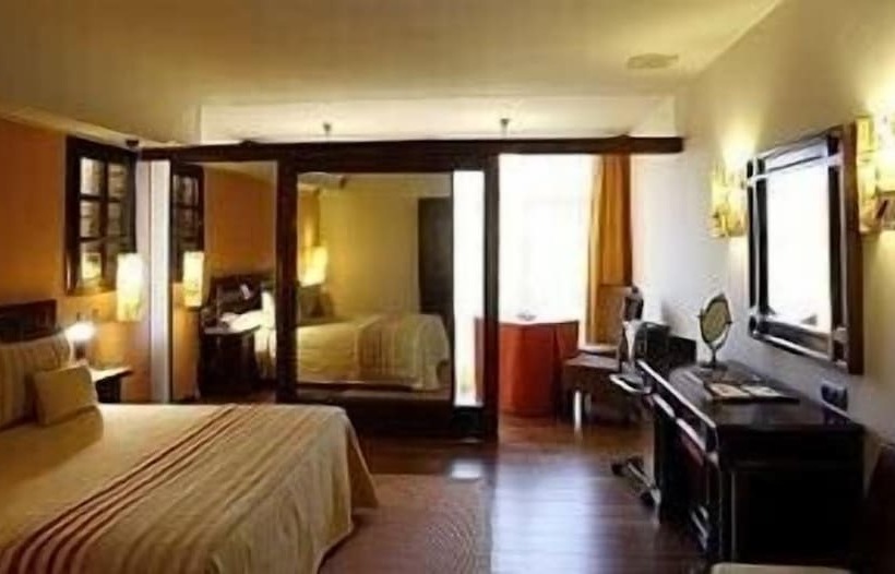 غرفة قياسية ثلاثية, La Rectoral